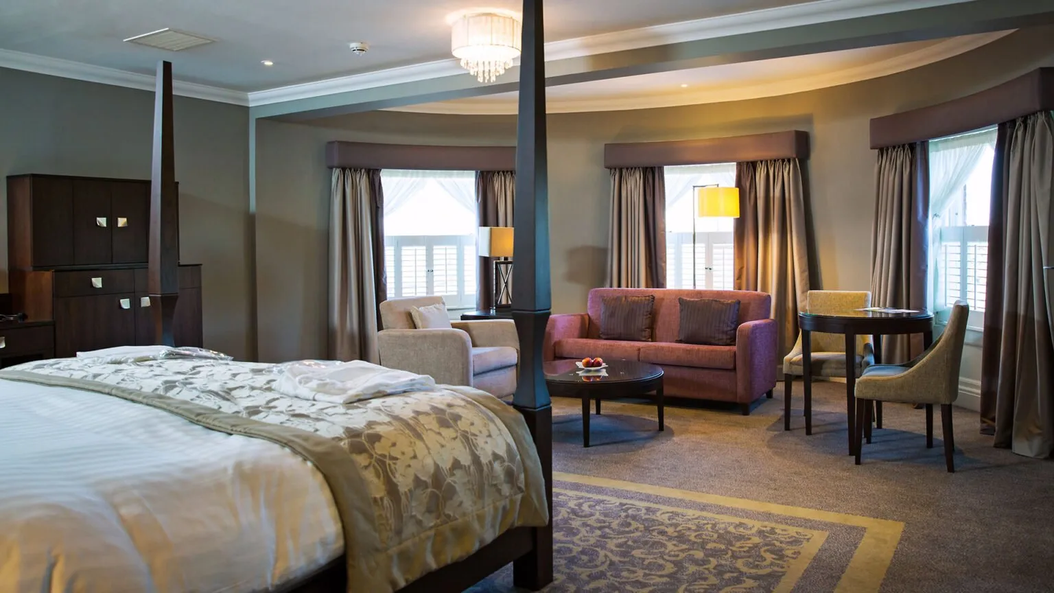 Four Poster Suite @ Oakley Hall Hotel