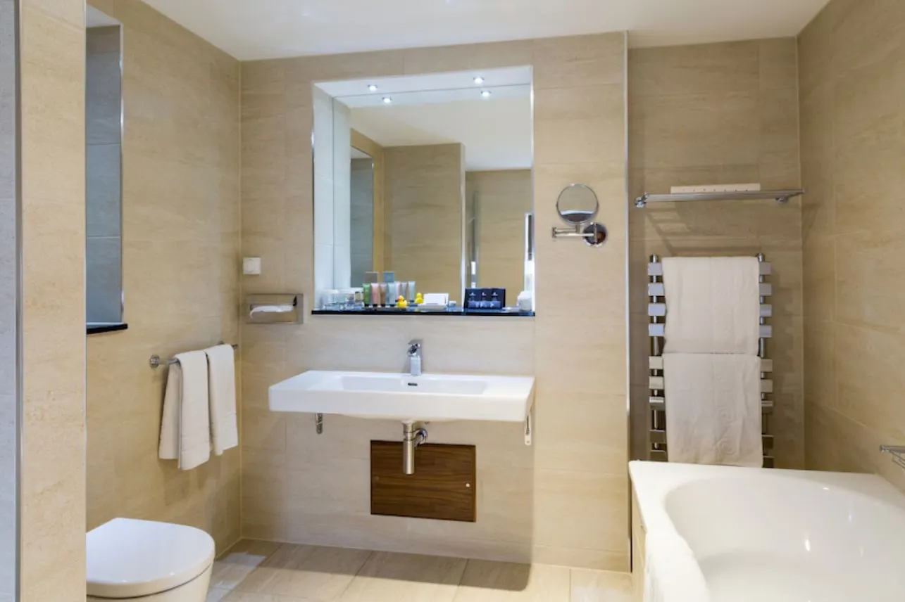 Four Poster Suite @ Oakley Hall Hotel