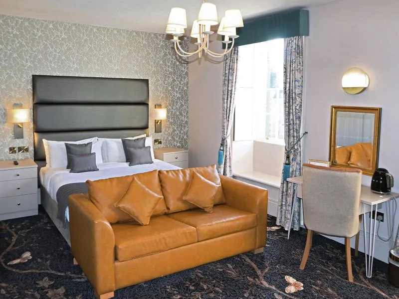 Evelyn Allday Junior Suite @ Haycock Manor Hotel