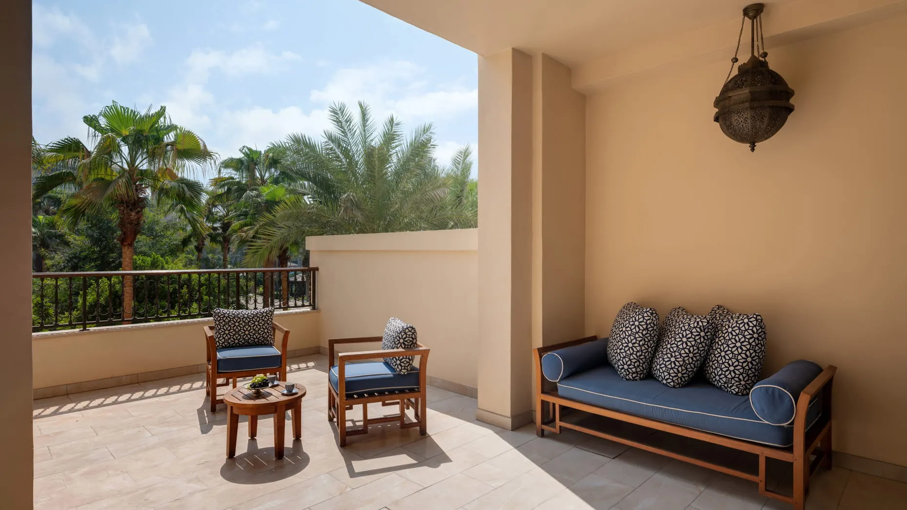 Deluxe Resort View Rook King @ Four Seasons Resort Dubai at Jumeirah Beach