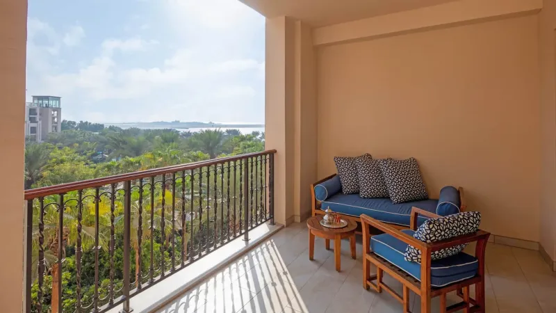 Deluxe Partial Sea View Room King @ Four Seasons Resort Dubai at Jumeirah Beach