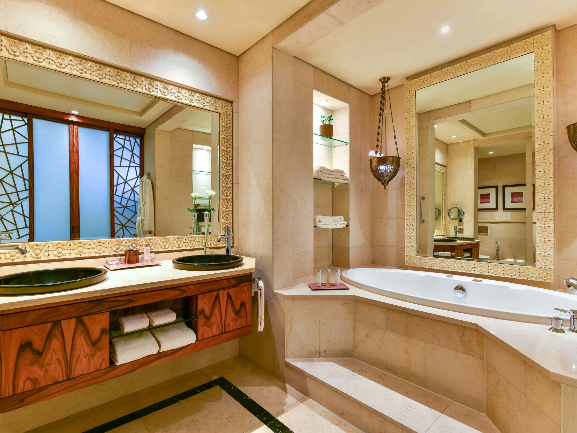 Landmark Suite With Club Access @ Raffles Dubai