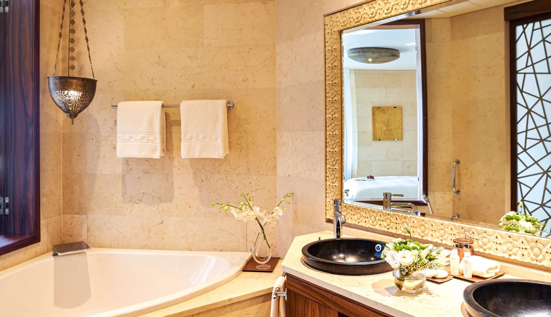 Landmark Suite Skyline View @ Raffles Dubai