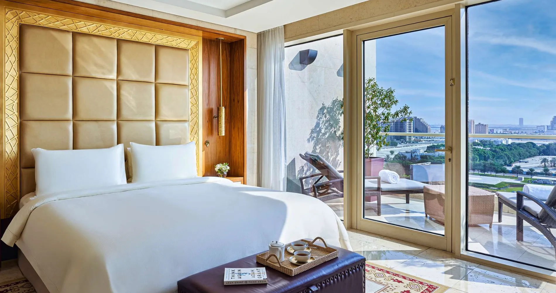 Landmark Suite Skyline View @ Raffles Dubai