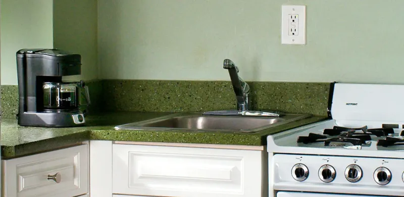 Suite Queen Size Bed @ Hotel Beacon