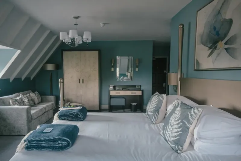 Feature Suite @ Hogarths Stone Manor