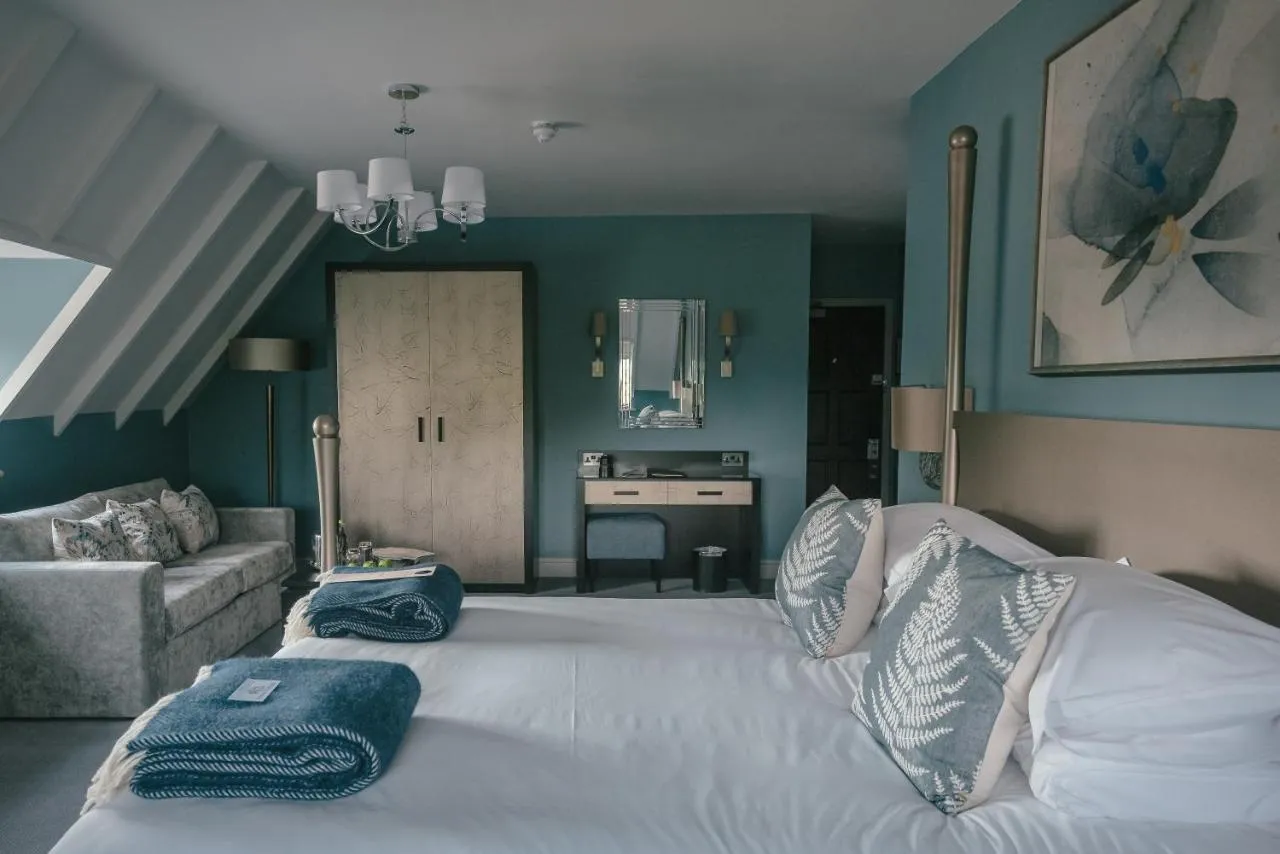 Feature Suite @ Hogarths Stone Manor