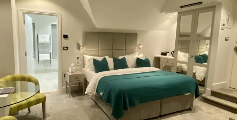 Splendid Attic Suite @ Barnett Hill Hotel