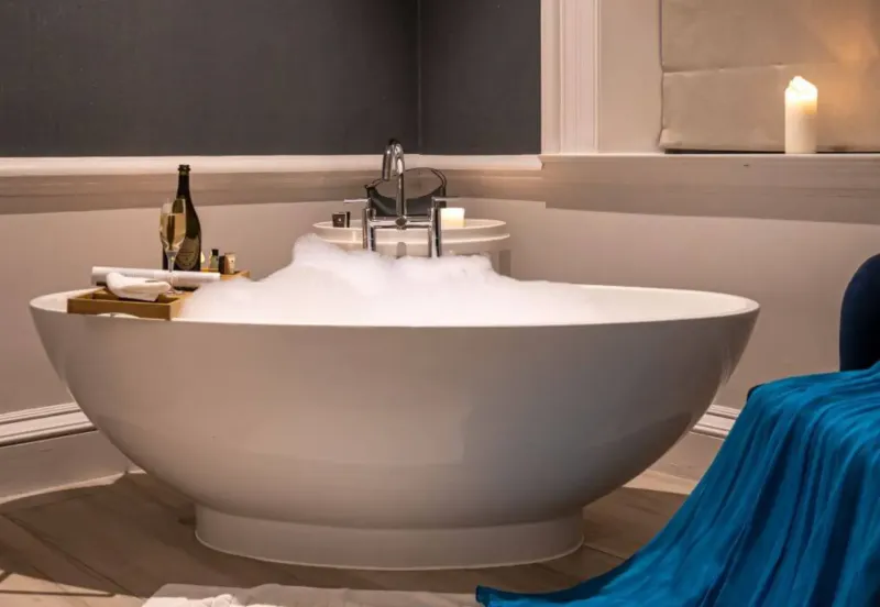 Arnold Mitchell @ Barnett Hill Hotel