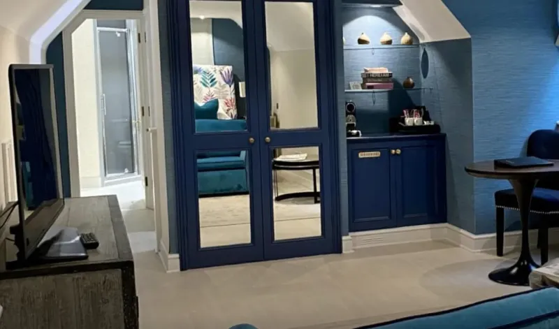 Spacious Attic Suite @ Langshott Manor