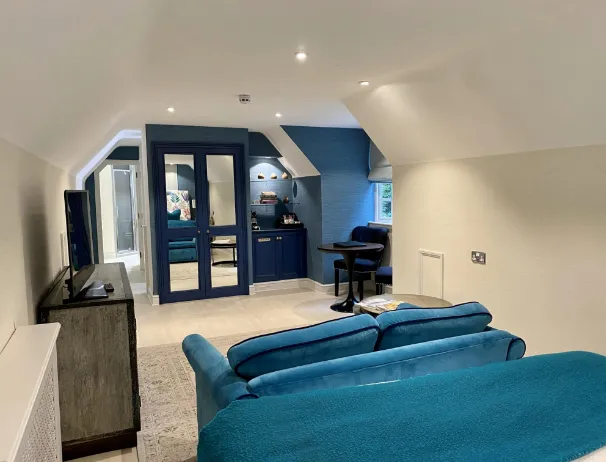 Spacious Attic Suite @ Langshott Manor