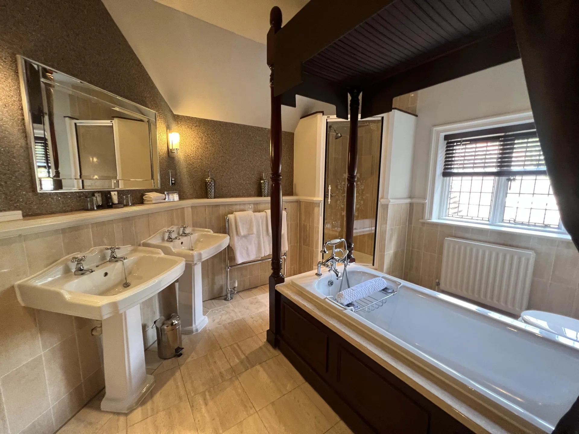 Leeds Suite @ Langshott Manor