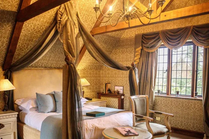 Anne Boleyn Suite @ Langshott Manor