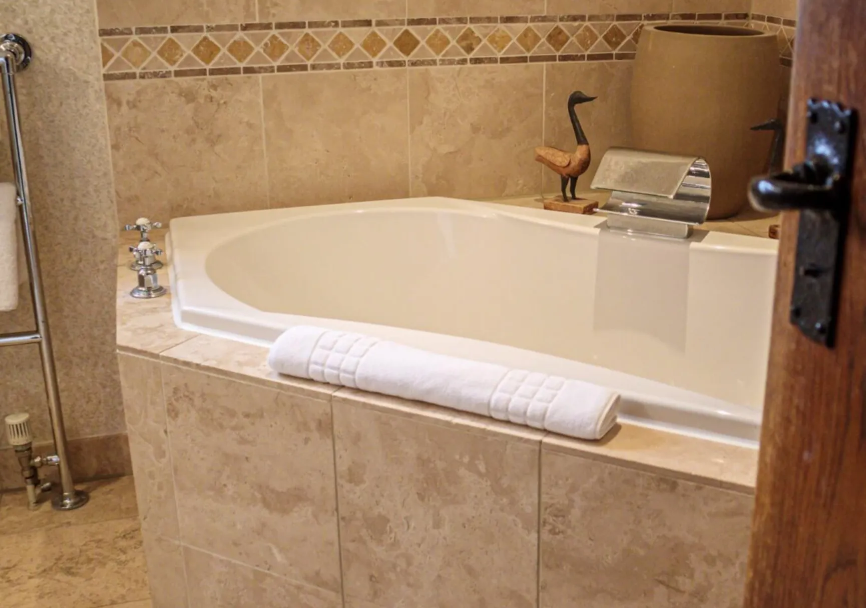 Anne Boleyn Suite @ Langshott Manor