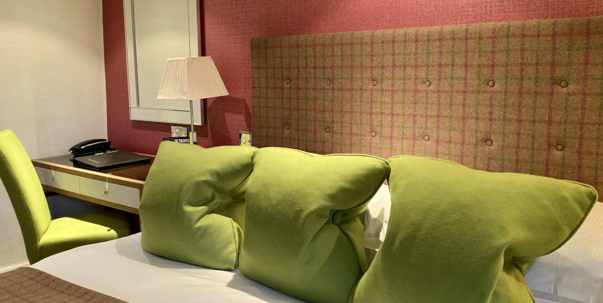 Cosy Double @ Langshott Manor