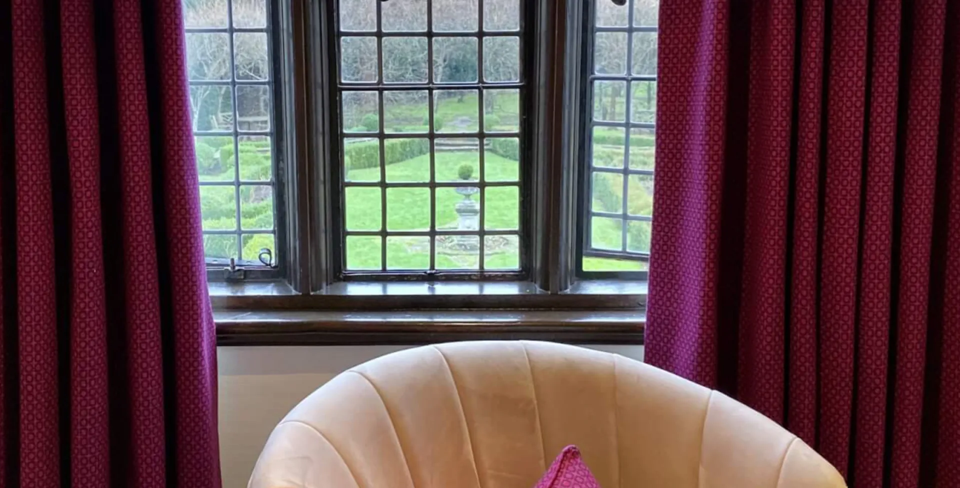 Cosy Double @ Langshott Manor