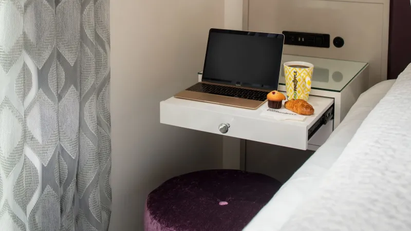 Fashionista King @ Staypineapple An Artful Hotel Midtown New York