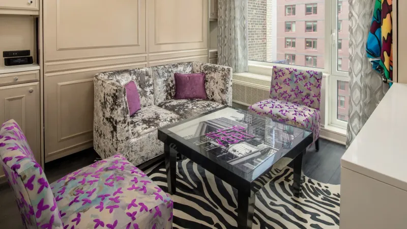 Cosmo Suite @ Staypineapple An Artful Hotel Midtown New York