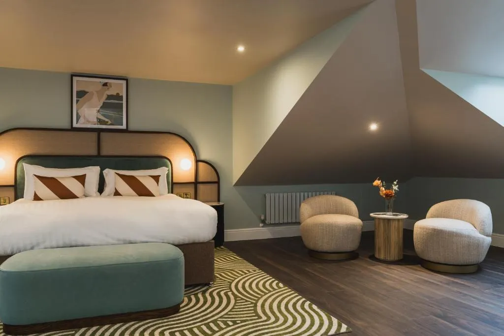 Deluxe King Suite @ Grange Hotel