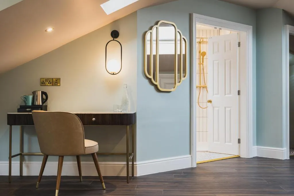 Deluxe King Suite @ Grange Hotel