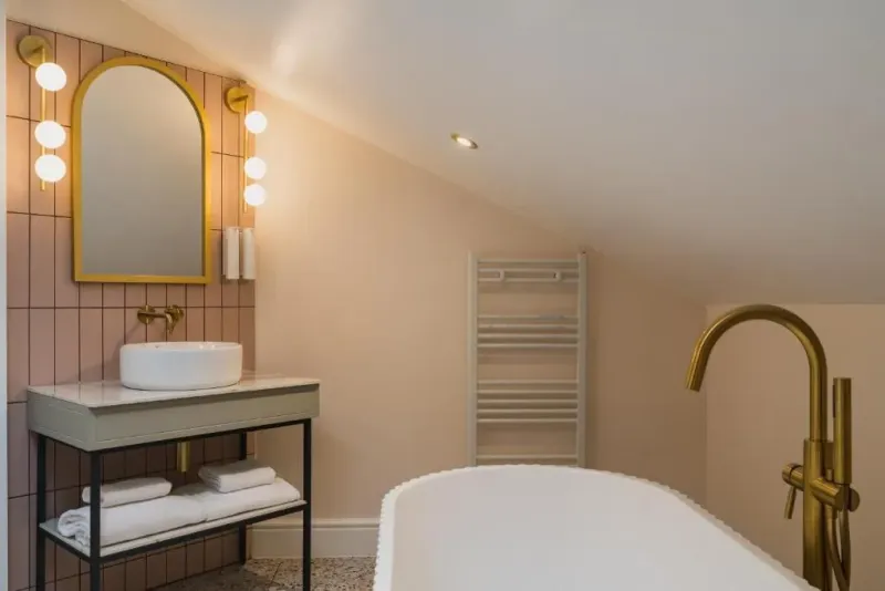 Deluxe King Suite @ Grange Hotel