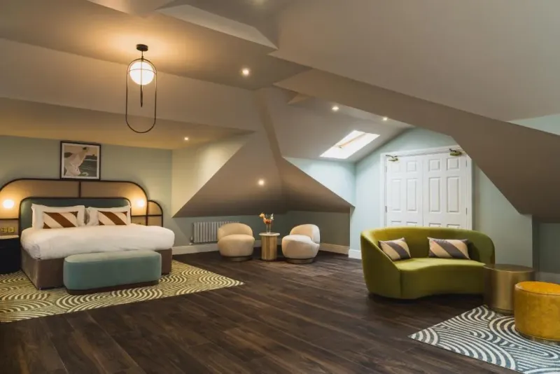 Deluxe King Suite @ Grange Hotel