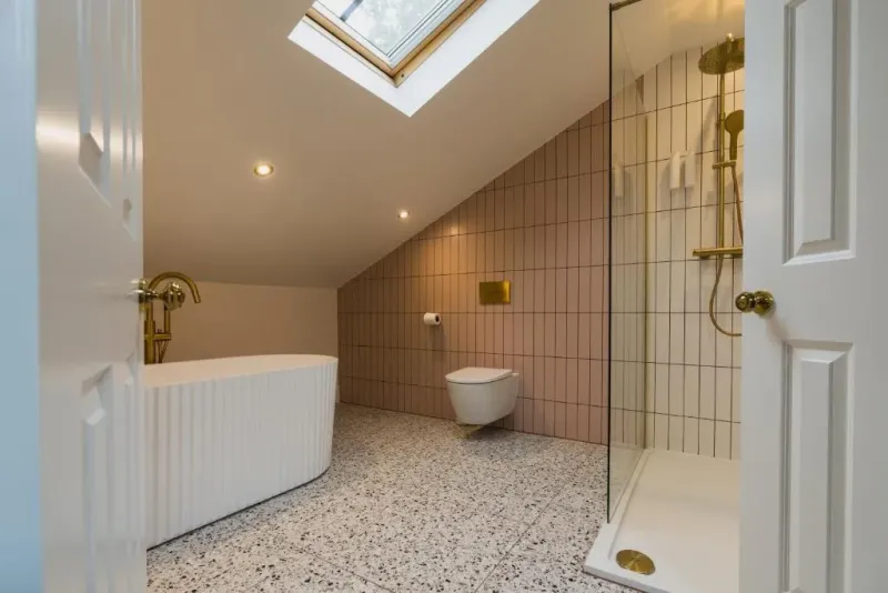 Deluxe King Suite @ Grange Hotel