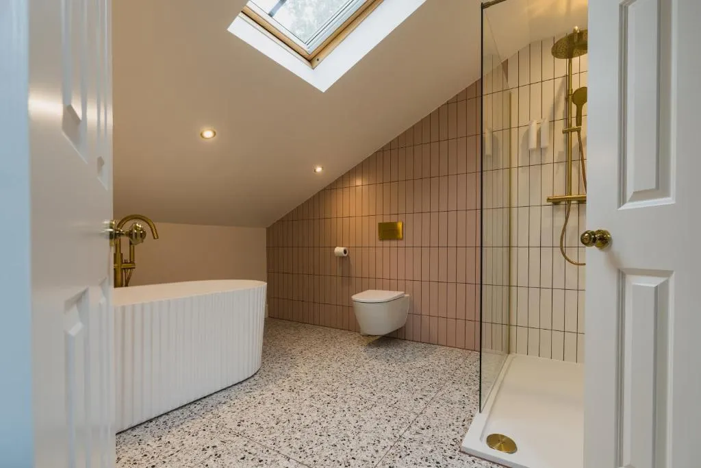 Deluxe King Suite @ Grange Hotel