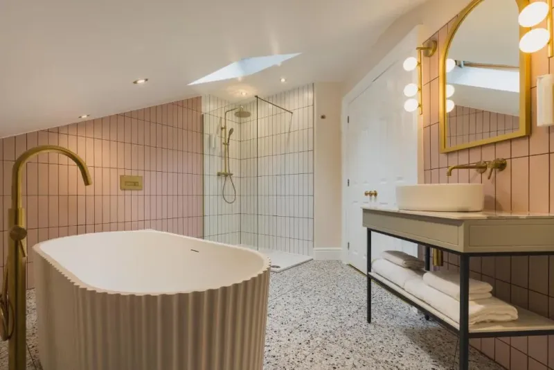 Deluxe King Suite @ Grange Hotel