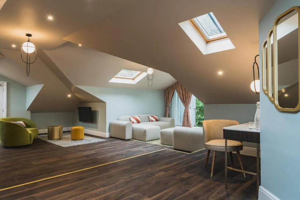 Deluxe King Suite @ Grange Hotel