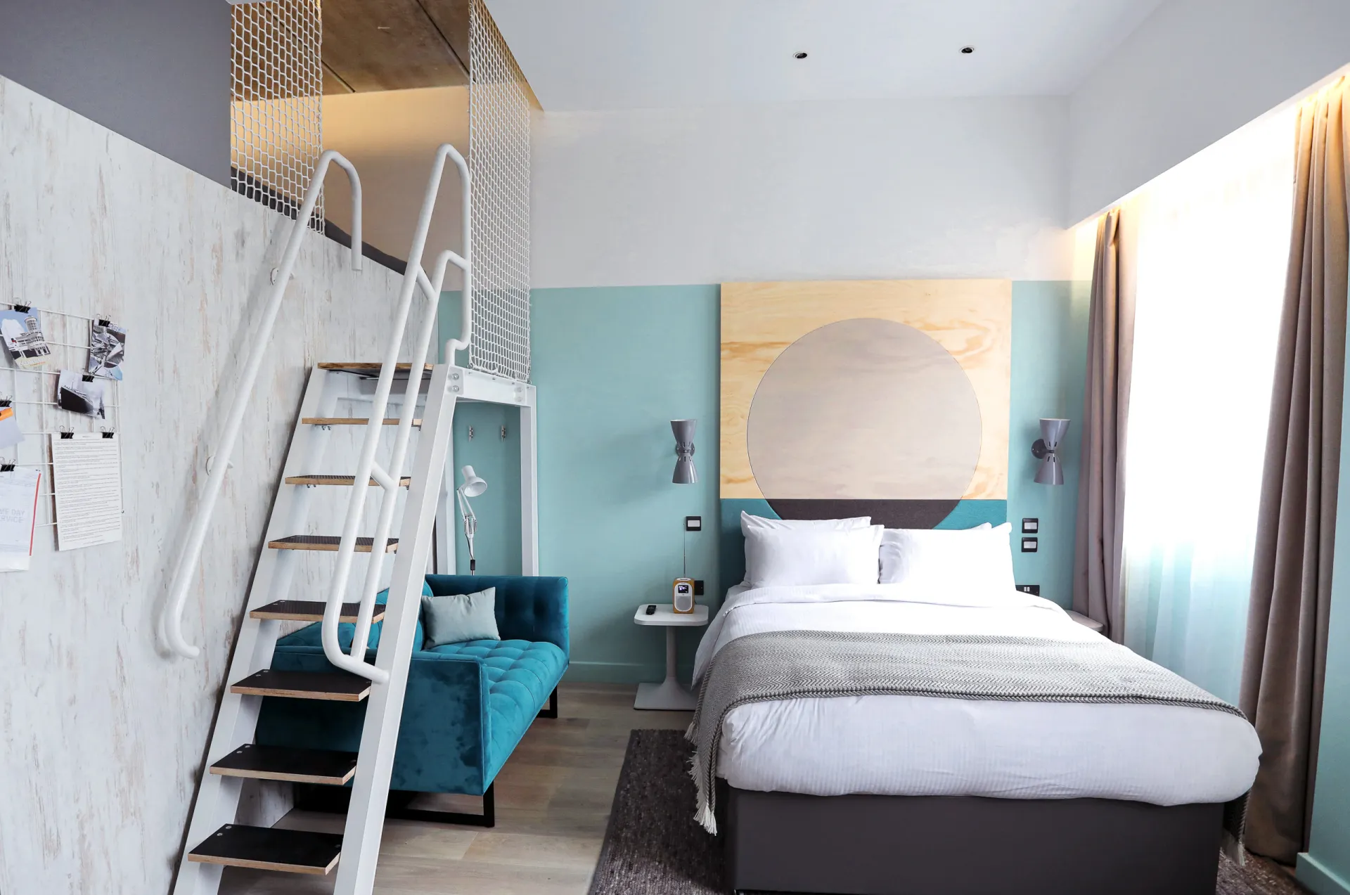 Lounge Loft   Superior Room @ room2 Southampton