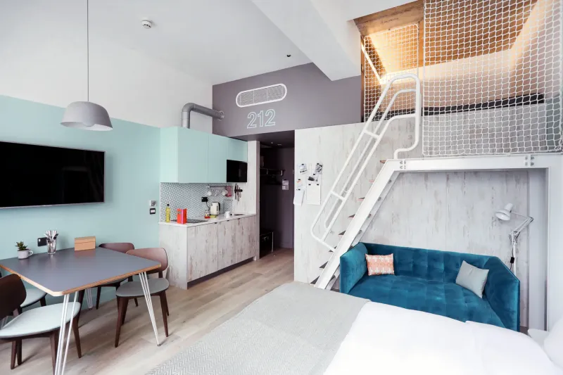 Lounge Loft   Superior Room @ room2 Southampton