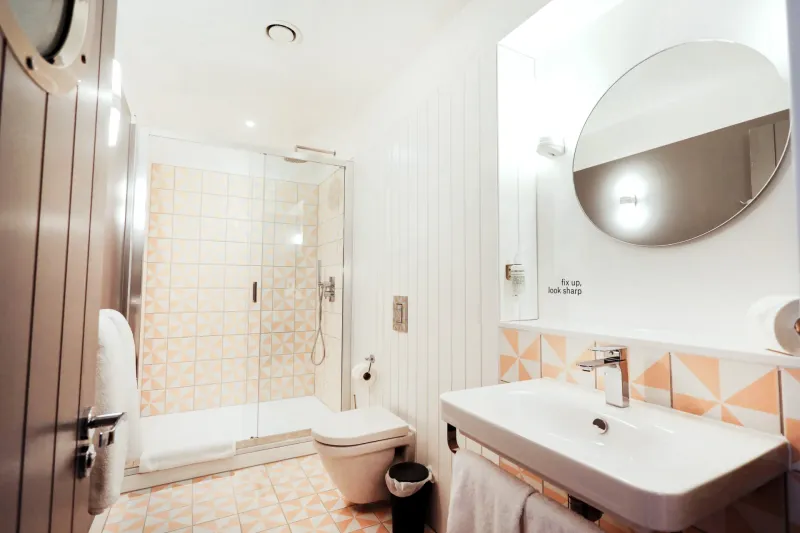 Master   Deluxe Room @ room2 Southampton