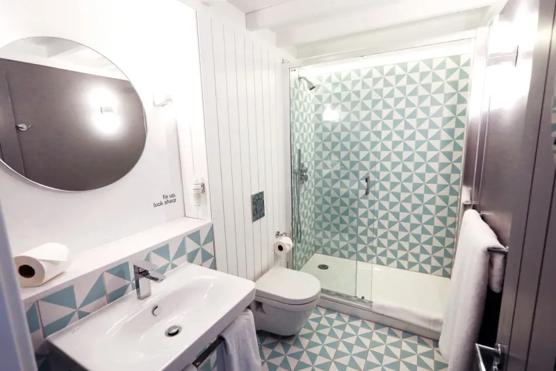 Master Loft   Deluxe @ room2 Southampton