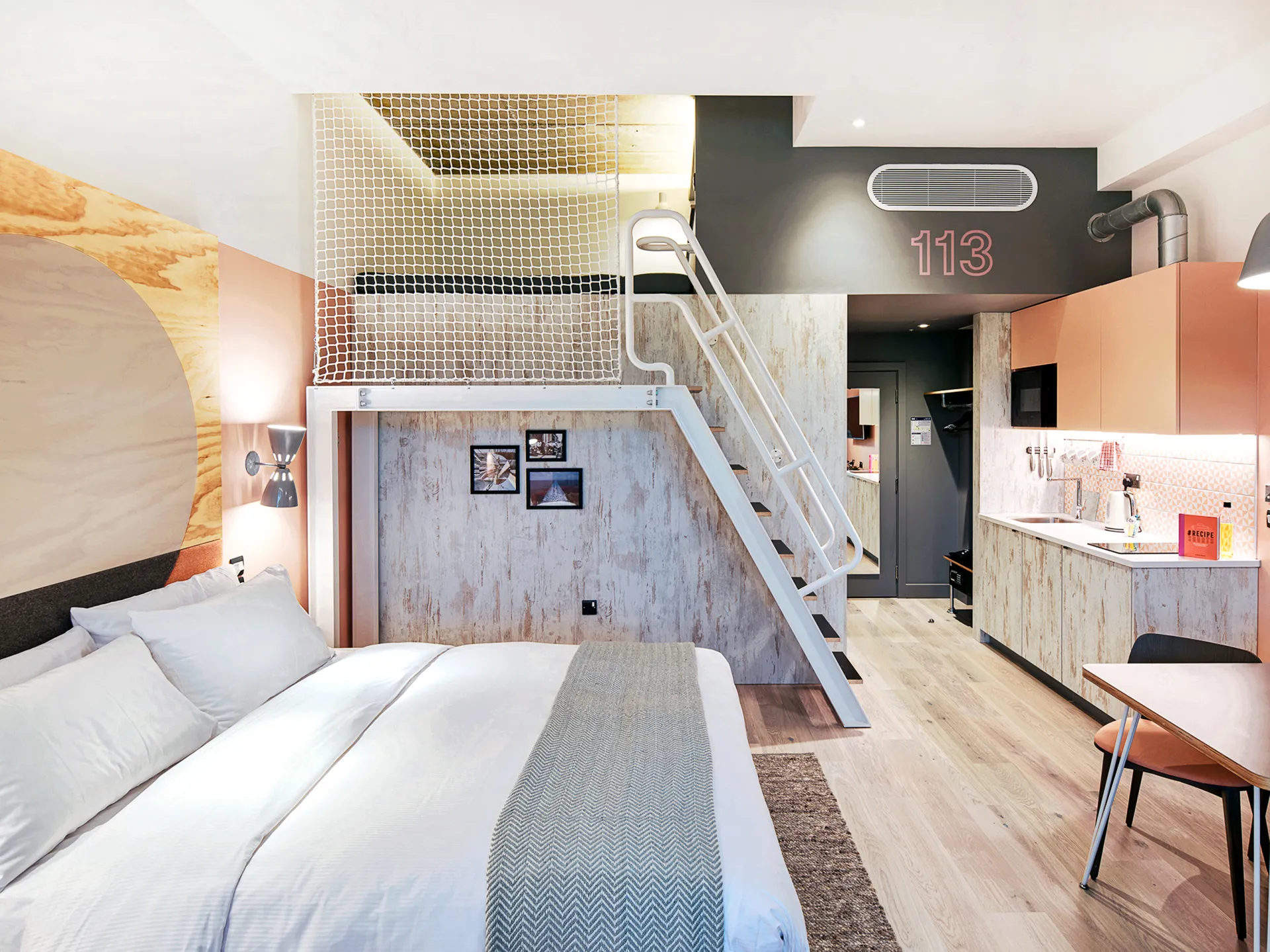 Master Loft   Deluxe @ room2 Southampton