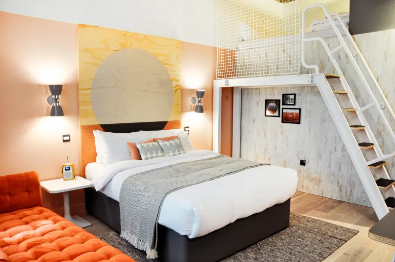 Master Loft   Deluxe @ room2 Southampton