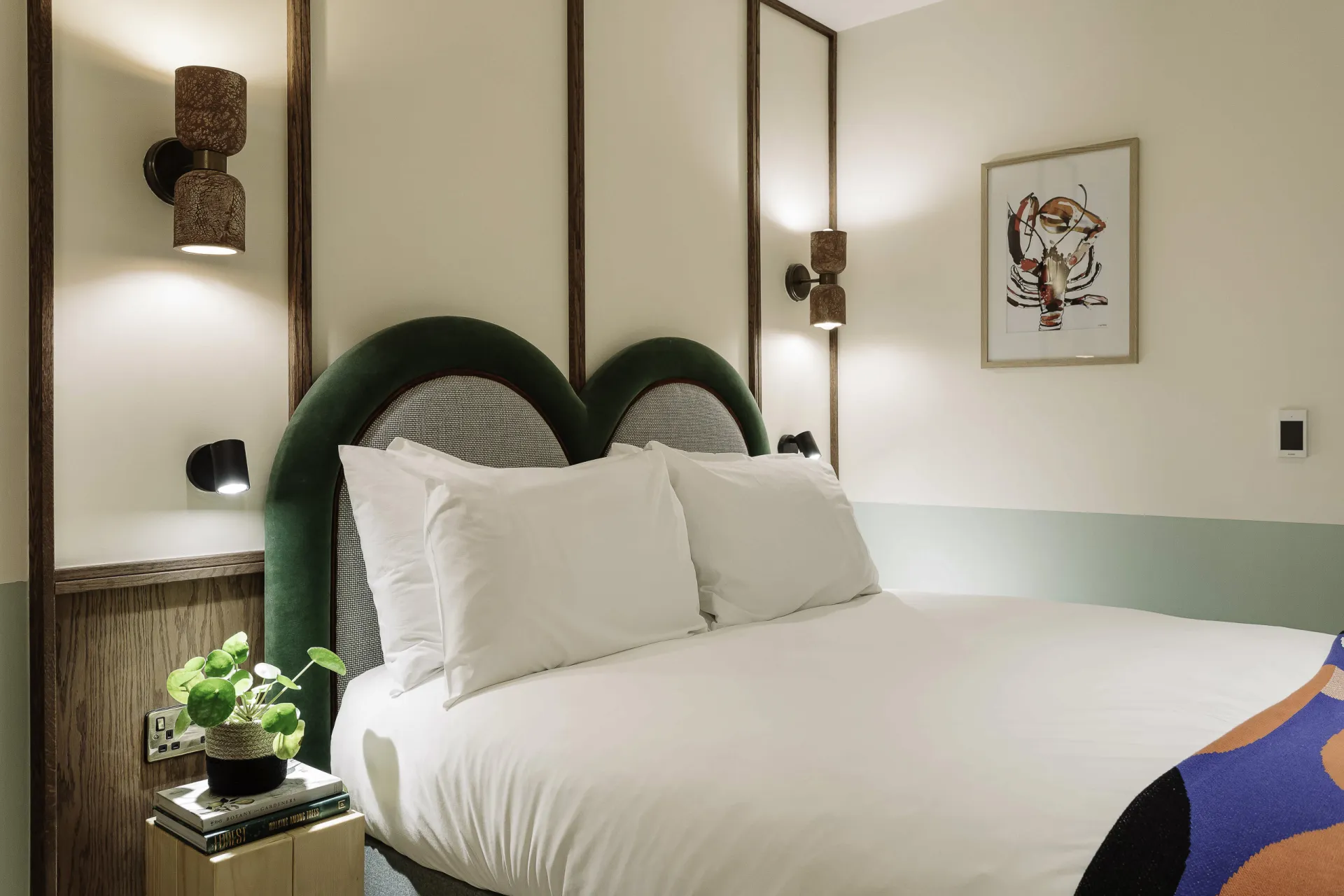 Bedoom   1 King Bed   Windowless @ room2 Belfast