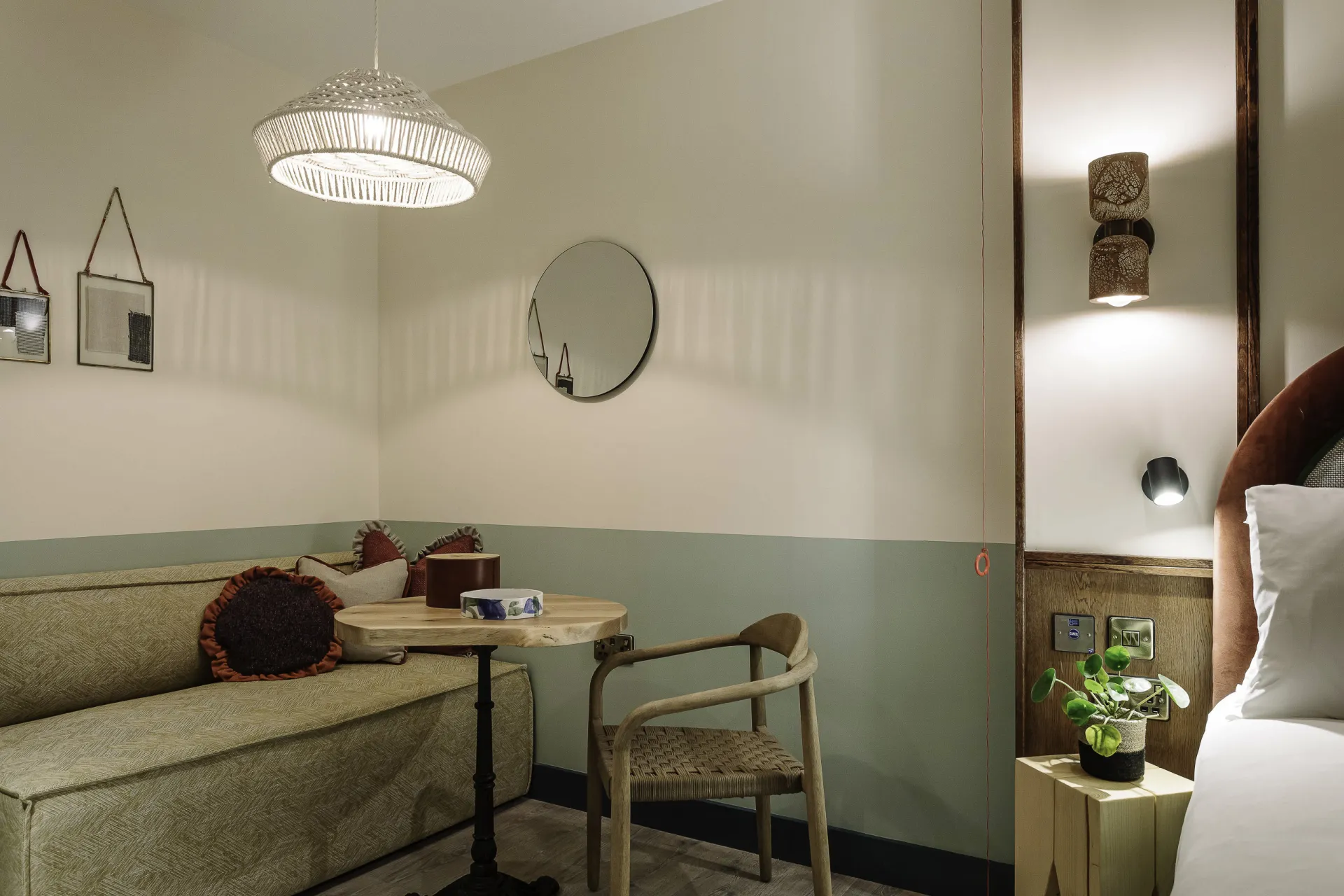 Bedoom   1 King Bed   Windowless @ room2 Belfast