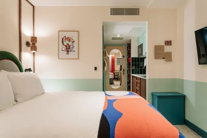 Studio   1 King Bed @ room2 Belfast