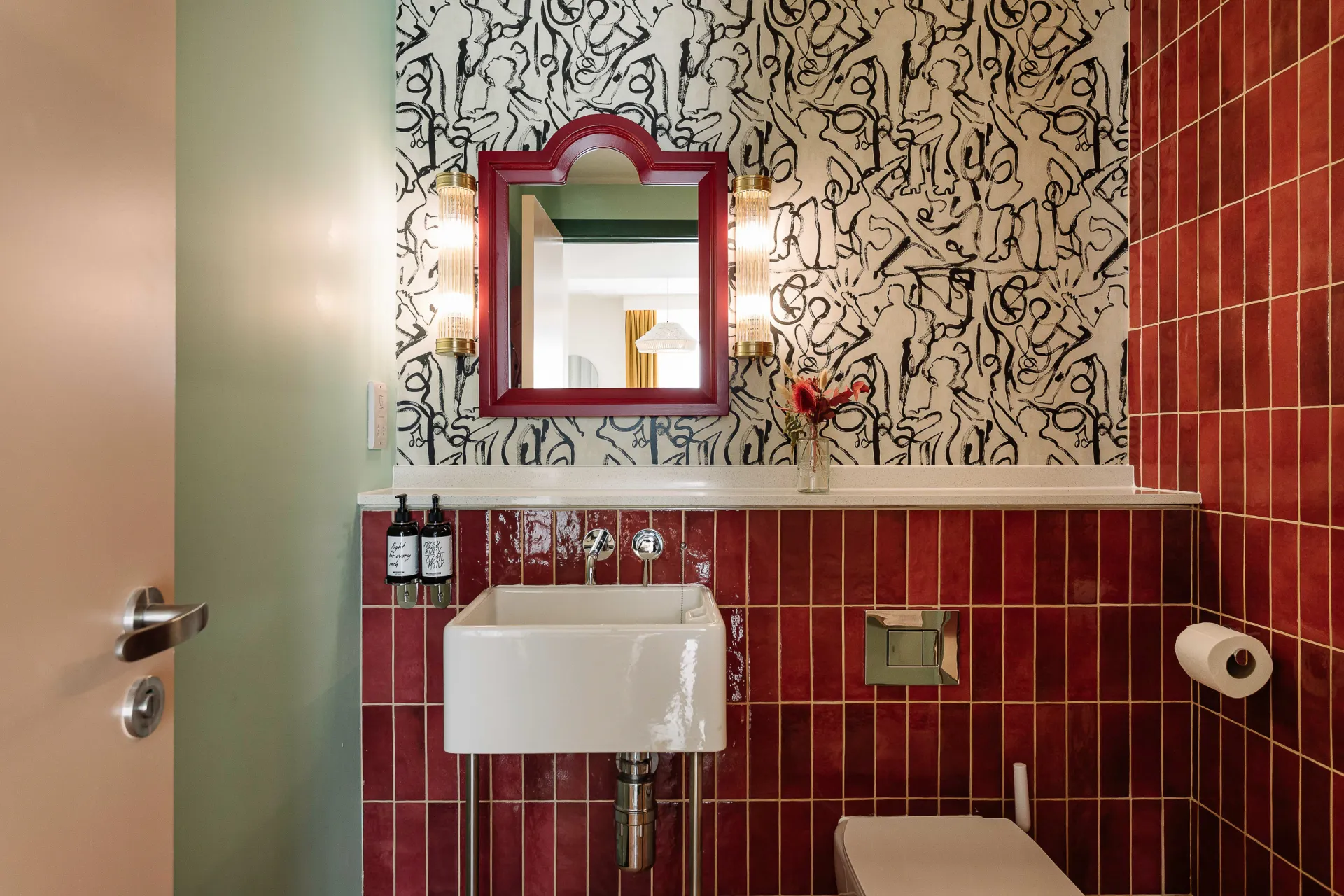 Studio   1 King Bed   Windowless @ room2 Belfast