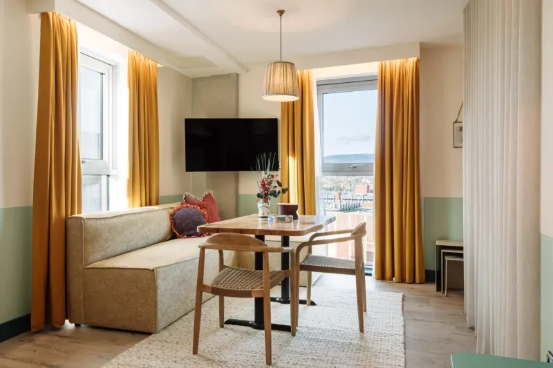 Suite   1 King Bed @ room2 Belfast