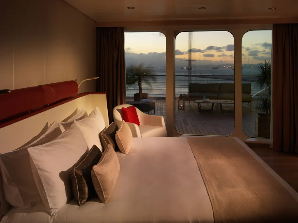 Super Yacht Ocean Suite @ Sunborn Yacht Hotel Gibraltar