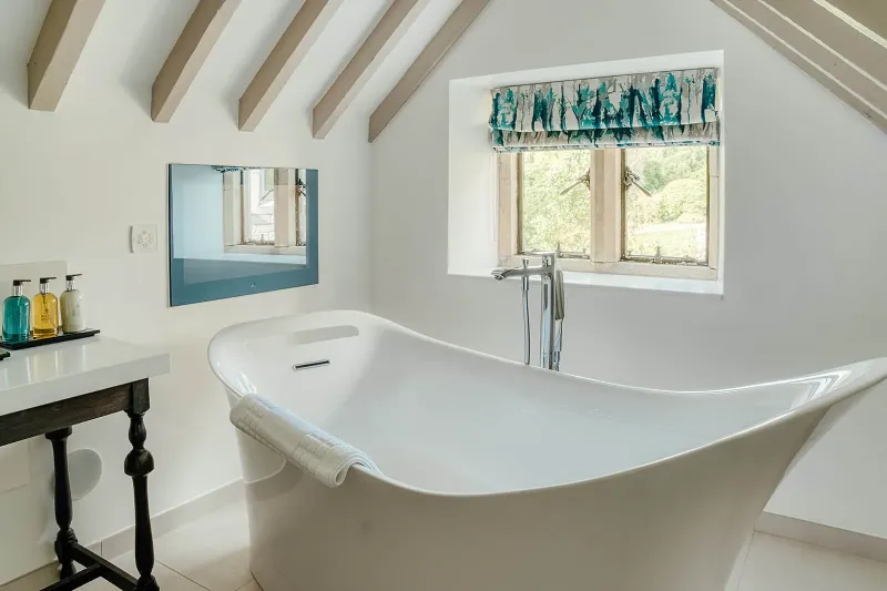 Comfy Room   1 King bed @ South Lodge Hotel