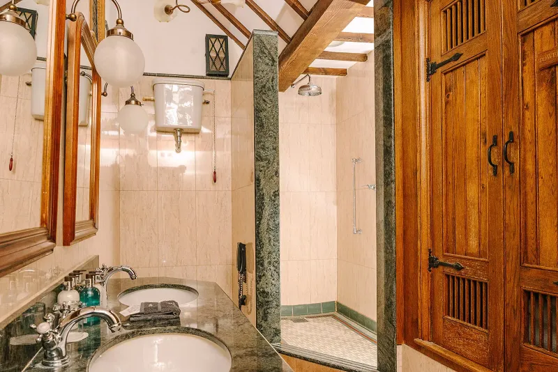 Comfy with View   1 King Bed @ South Lodge Hotel