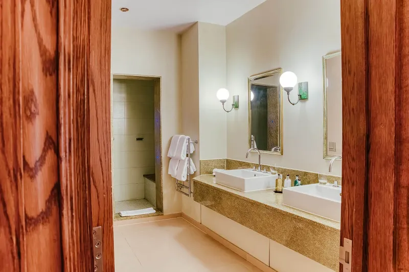 Comfy with View   1 King Bed @ South Lodge Hotel