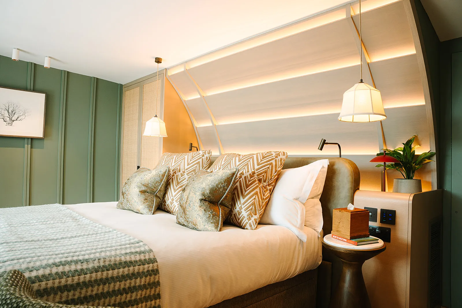 Lakeside Lodge   2 King Beds @ South Lodge Hotel