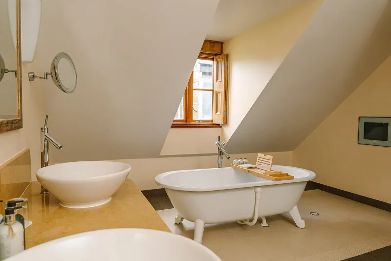 Luxe Junior Suite   1 King Bed @ South Lodge Hotel