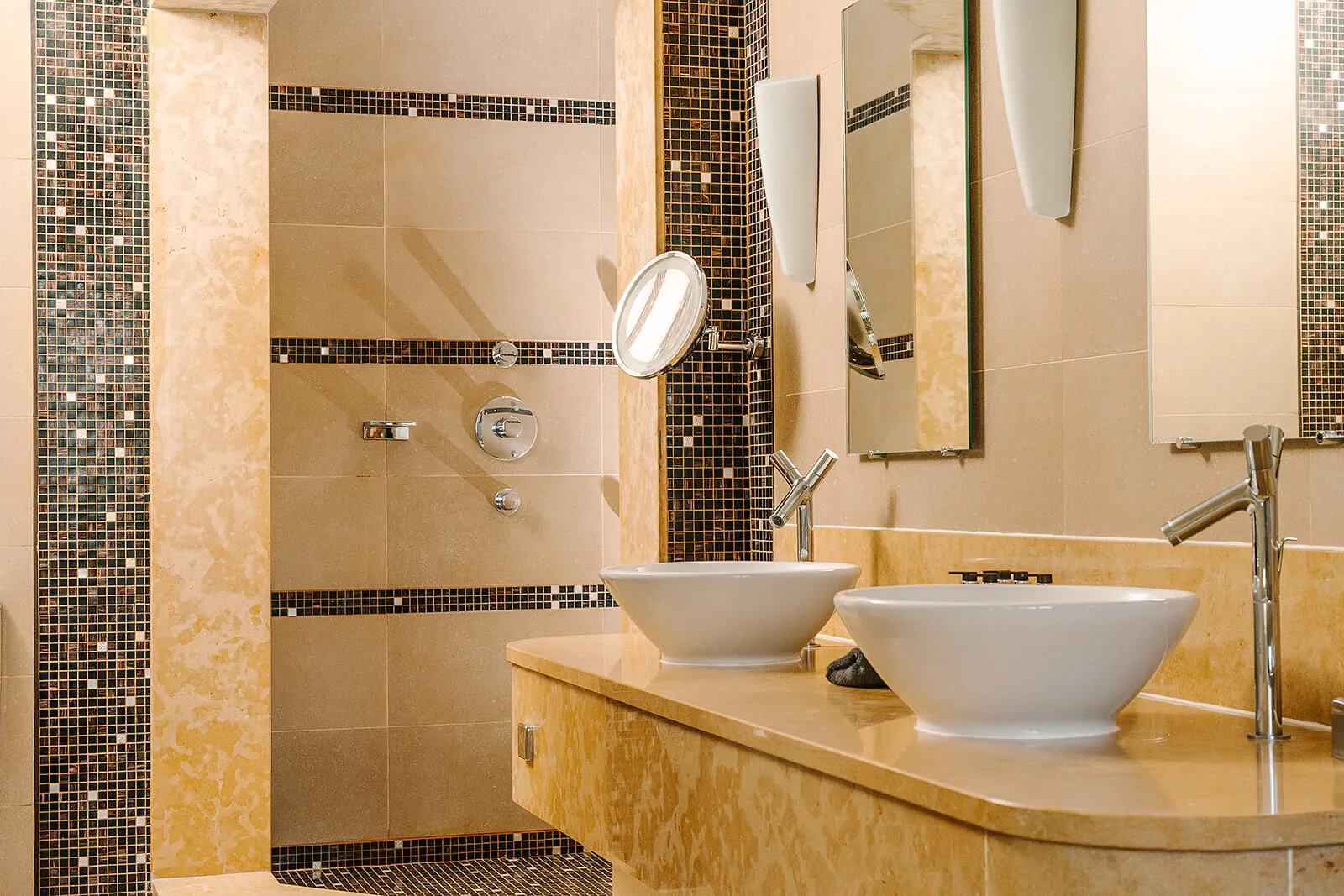 Luxe Junior Suite   1 King Bed @ South Lodge Hotel