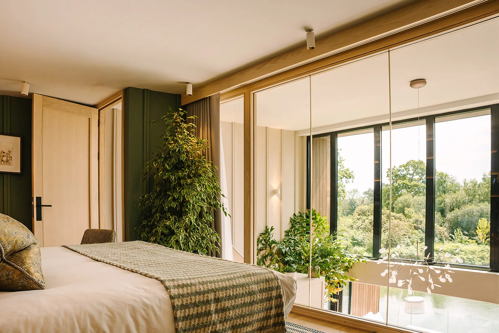 Spa Lodge   1 King Bed @ South Lodge Hotel