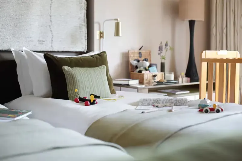 Deluxe Twin @ The Grove